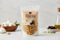 Pasta de Ajo con Aceituna Negra packet with label F1EBE4 background colour 
